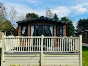 Fairview Lodge with Hot Tub